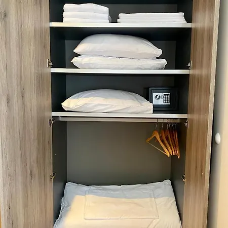 Apartment 20, Centar *